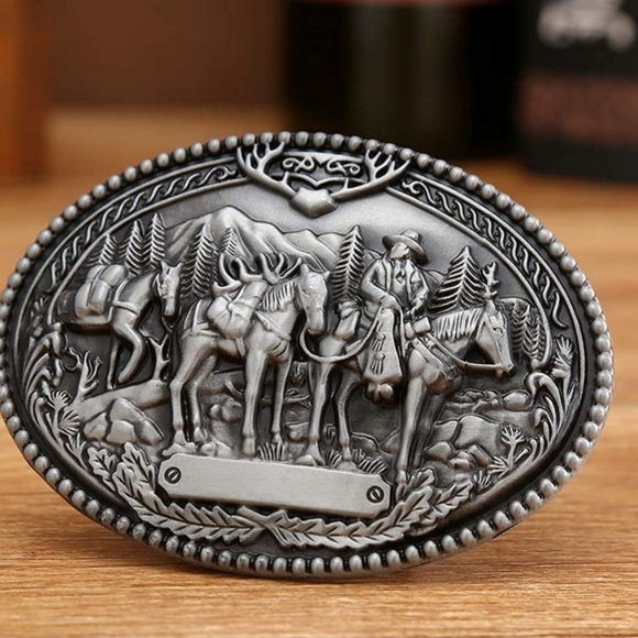 New Cowboy and pack horses horseback belt buckle - Picture 2 of 3